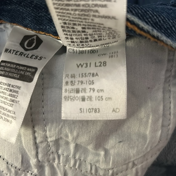 Levi’s Wedgie Straight Fit Medium Wash Ripped Jeans Size 31 - Picture 11 of 11